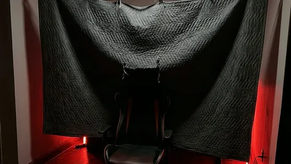 ニトリの遮音カーテンで防音室は作れる？突っ張り棒設置の危険性をプロが解説